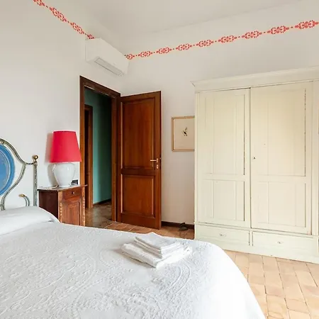 Donkeys And Roses - Il Casale Villa