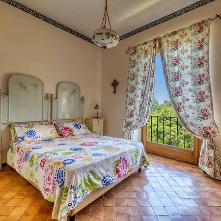 Donkeys And Roses - Il Casale *